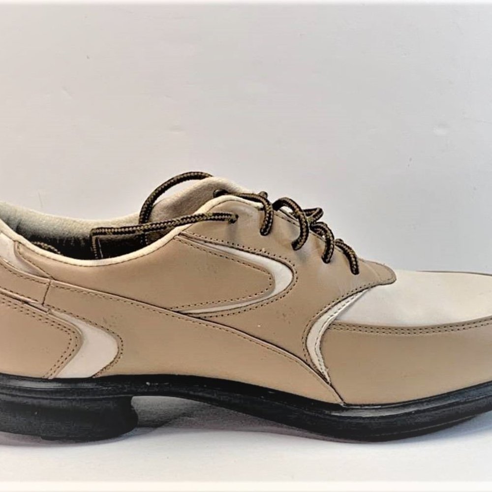NEW Woman's OAKLEY GOLF SHOES Size 8.5 Ladies Golf Shoes